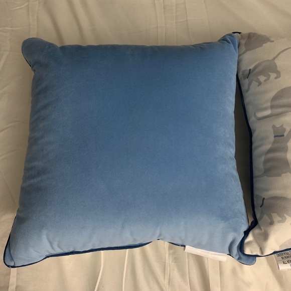 SOLD Decorative Cat Pillows - Picture 6 of 6